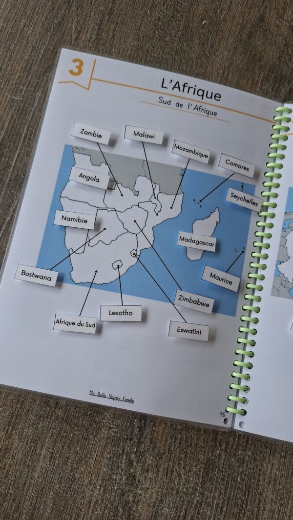 Livret d’activités pour enfants sur les pays du monde, présentation d'une page avec une carte et les noms à scratcher, pour apprendre la géographie en manipulant.