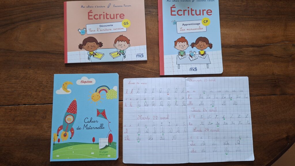 Différents types de cahiers pour améliorer l'écriture cursive en CP à la maison