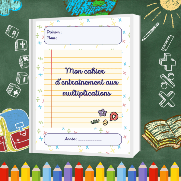 Illustration du carnet d’entraînement aux multiplications posé sur un tableau noir d’école avec des symboles mathématiques, représentant un support ludique et progressif pour aider les enfants à maîtriser les tables.